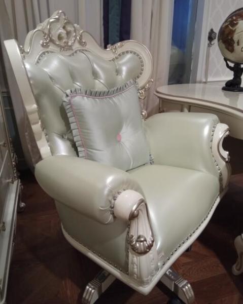 White Frame Luxury Swivel Chairs Full Solid Wood With Green Leather Material