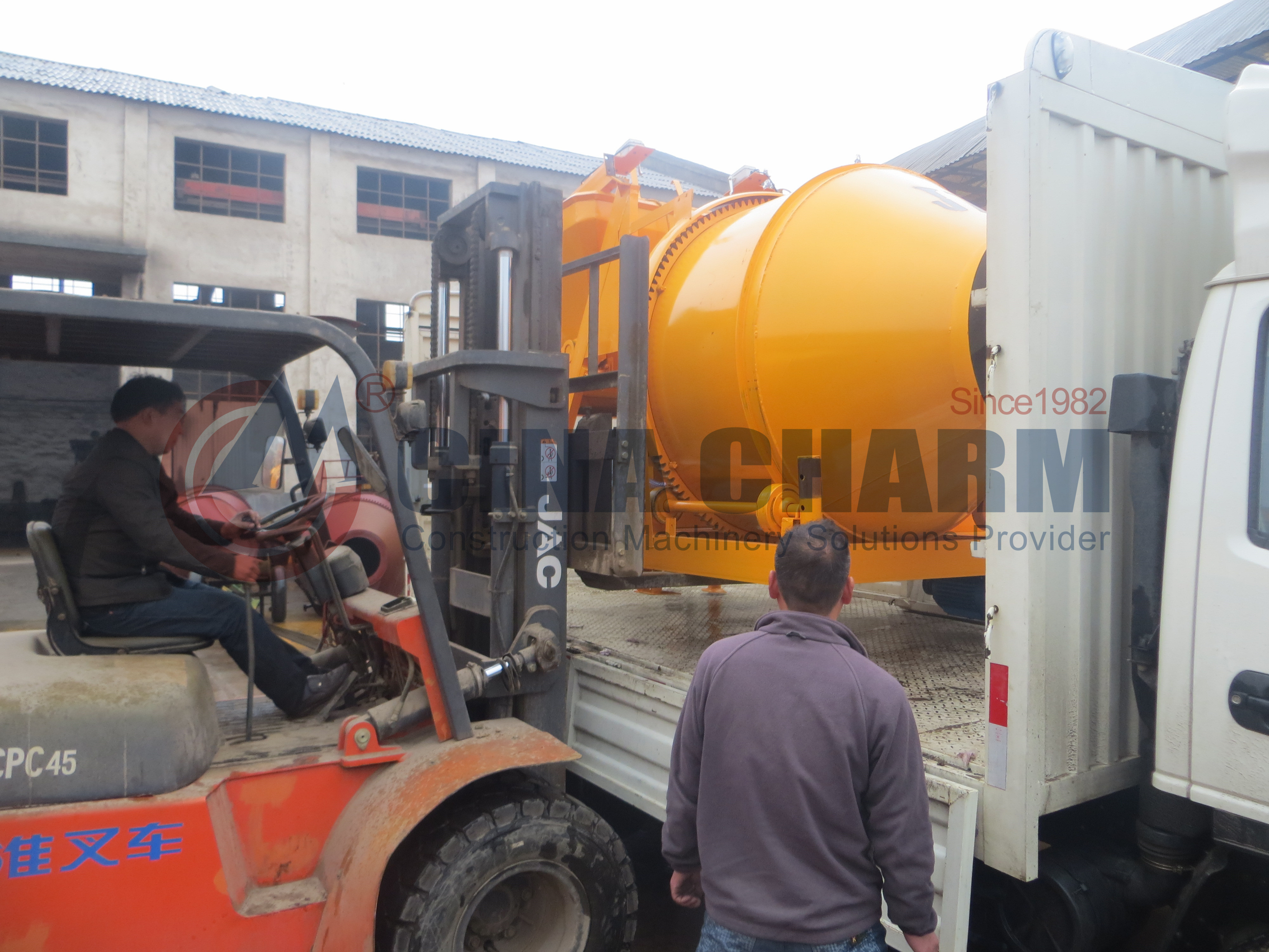 Машина 20m3/H конкретного смесителя барабанчика JZC500 гидравлического двигателя портативная конкретная