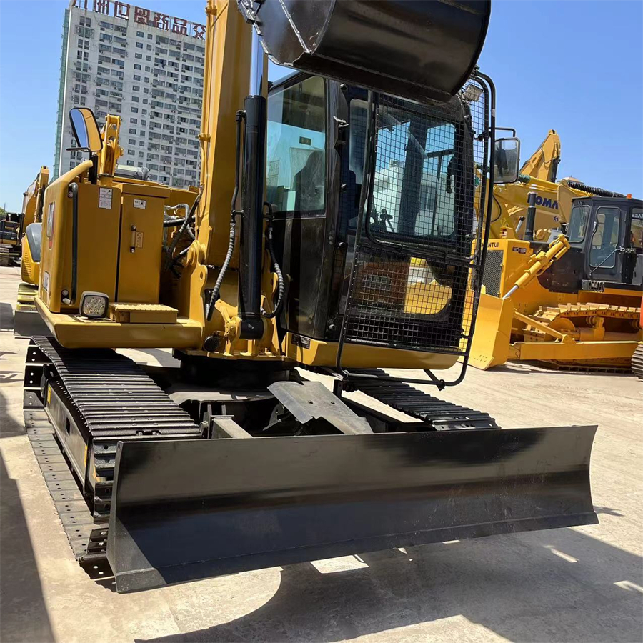 Маленький экскаватор CAT 307E2 весом 7 тонн с пальцем