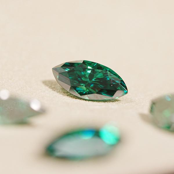 VVS1 Green Loose Moissanite Gemstones Solitaire Pear Shaped custom