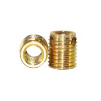 Inserção de batida da linha do auto M4 com furo em um M5 lateral para o plástico