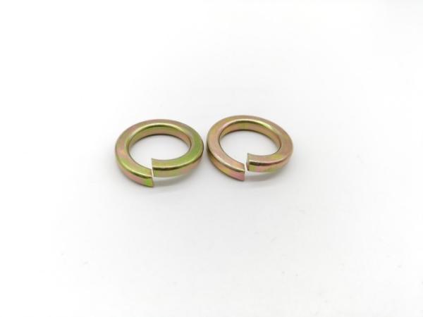O zinco amarelo das arruelas de aço da mola GB93 chapeou arruelas de fechamento rachadas 2mm 48mm