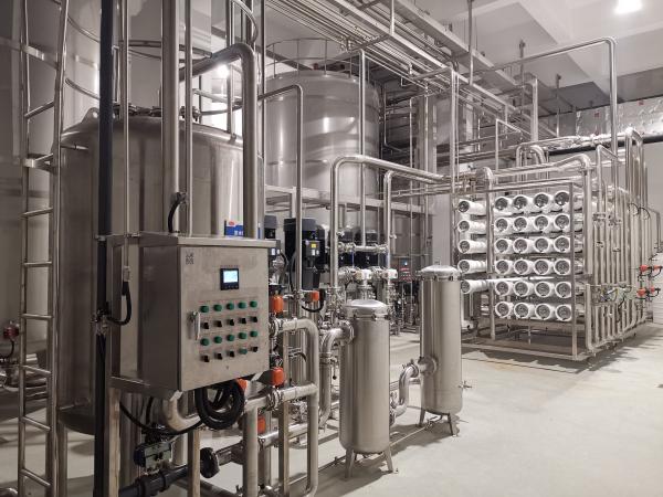 Hôtels / usine de fabrication Système RO compact avec des performances fiables et une capacité d'entretien réduite de 500 L/h