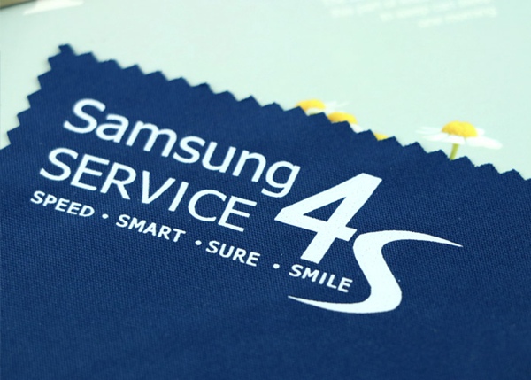 Темно-синая ткань стекел Микрофибер края зигзага с белым Силк логотипом печатания