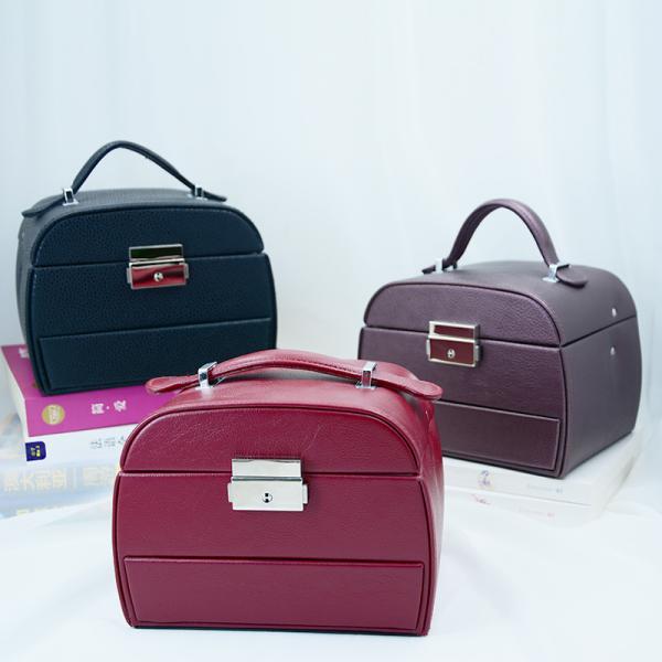 Fashionable Colored Portable Travel Jewelry Box Custoner Size For Cosmetics