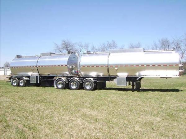 CIMC New Design Super B-Tank Diesel Fuel Tanker Truck Wheel for Oil, Water, Chemical Storage & Refueling Steel Storage