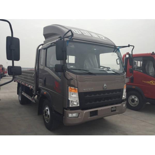 Sinotruk HOWO Light Duty Commercial Trucks 4*2 Light Cargo Truck
