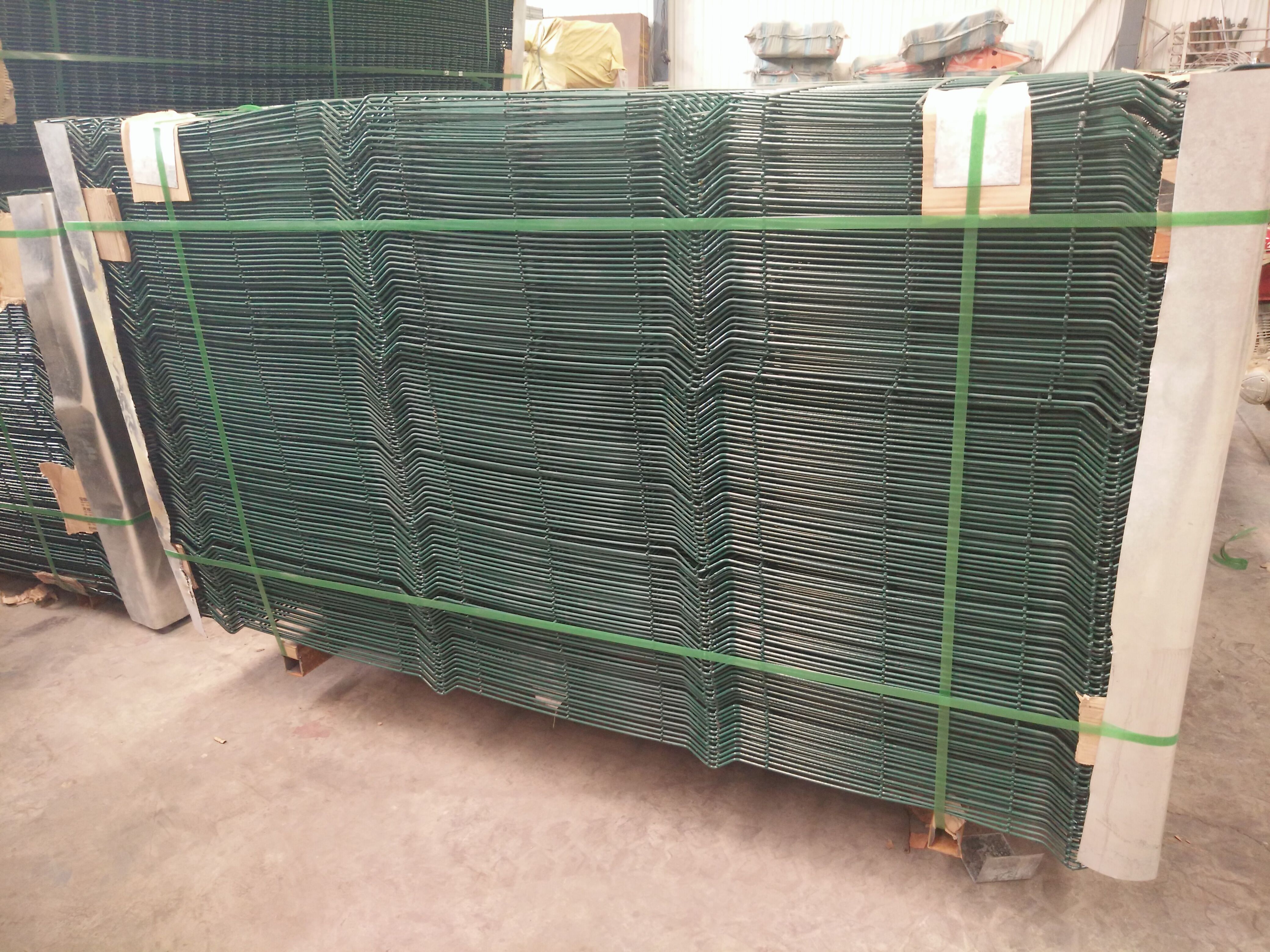 Eco Friendly 4mm Wire 3D Curved Fence Panel with RAL Colors and Anti-Climbing Design