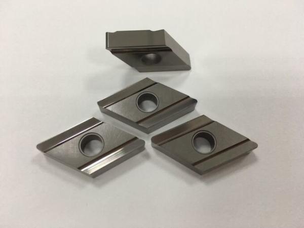 Processos de usinagem de metais máquina de torno inserir Ticn Cermet material DNGG
