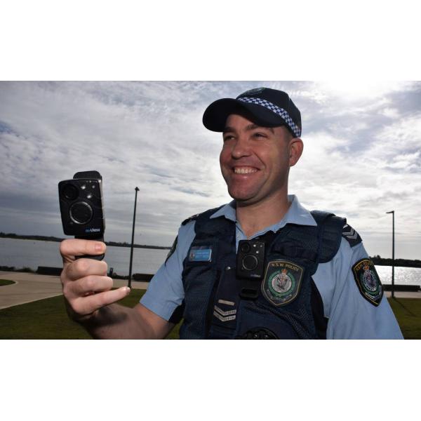 Multi câmeras Wearable funcionais 4000mAh do corpo da polícia com o sensor do CMOS OV4689