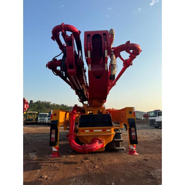 Реконструированный 52-метровый бетонный насос с шасси Mercedes-Benz работает хорошо