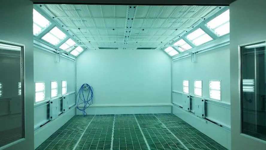 Joystick Control System Bus Spray Booth Offering Reach Up To 25 Feet Ideal for