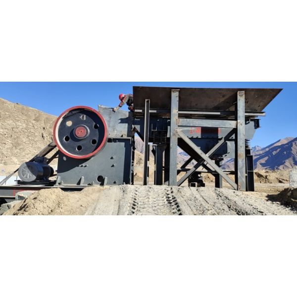 Fine Jaw Crusher Stone Crusher Equipment 5TPH-200TPH Capacity
