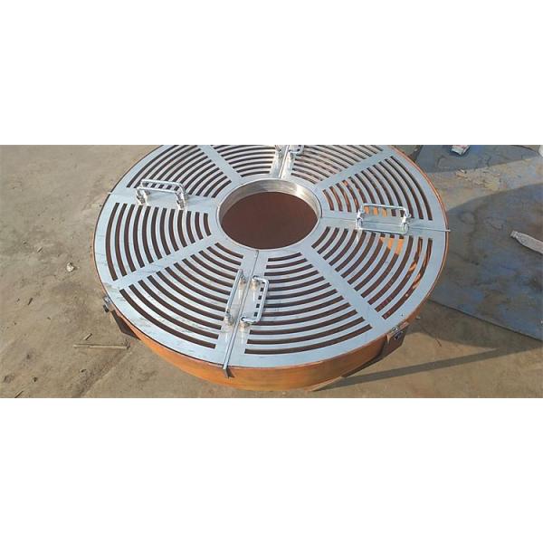 На открытом воздухе круглый ржавый гриль ямы огня Corten шара огня барбекю стальной располагаясь лагерем