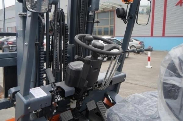 Construction Works 5 Ton Diesel Forklift Truck with Side Shifter and Fork Positioner