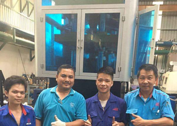 300ml Horizontal Rotary Blow Molding Machine PCTG Auto Deflashing Blow Moulding Machine SGS