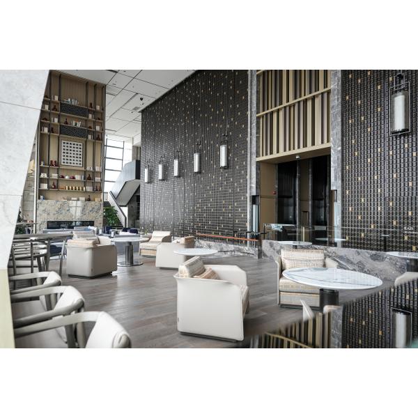 Комплект гостиничной мебели включает в себя 2 одноместных кресла с кофейным столом