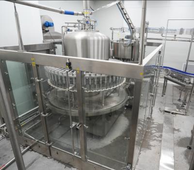 Machine de capotage automatique à grande vitesse de bouteille en plastique en PET