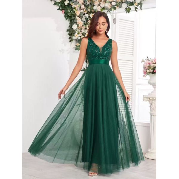 Elegant Embroidered Tulle Evening Gown – Sleeveless Long Dress with V-neckline for Weddings & Proms