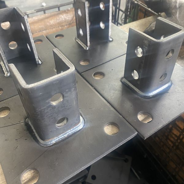 Stainless 304 Steel Post Base Plate Strut Channel Fitting BS ASTM Electrogalvanized