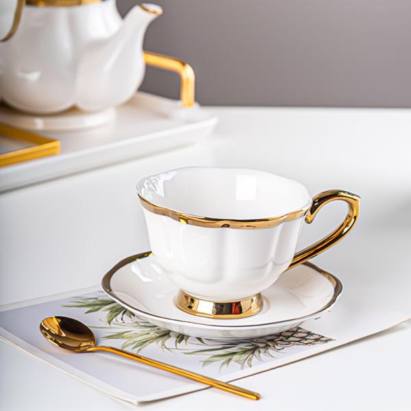 Porcelain Tea Set For Ramadan Gift Sustainable Tea Cup Teapot Saucers And Plates Gold rimmed cups