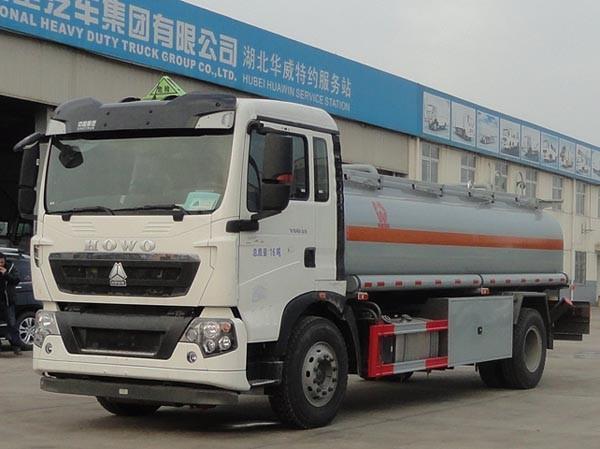 SINOTRUK HOWO 4x2 10000L Oil 266hp HOWO 10000 liter fuel transfer tank truck