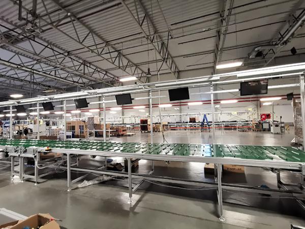 Ligne de convoyeur à courroie ESD automatisée CARST pour la production de pièces automobiles