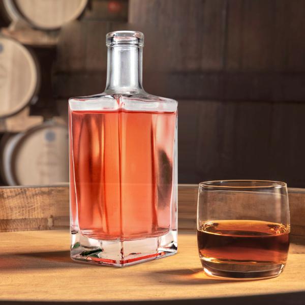 Accptable OEM/ODM 700ml Square Shape Glass Bottle for Whisky Gin Vodka Spirit Choice