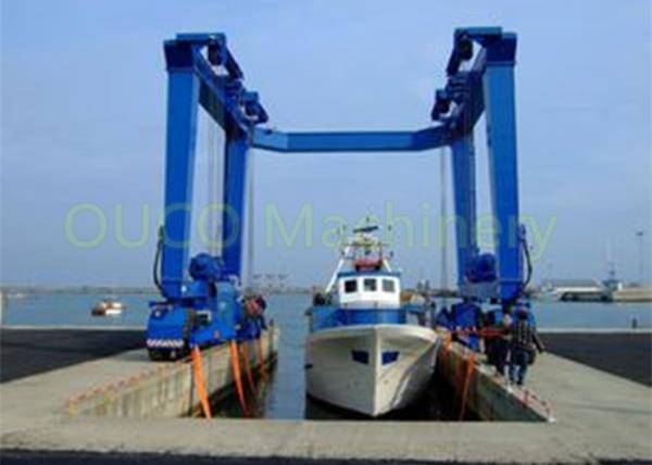 Yacht Lifting Mobile Harbor Crane Heavy Type Reliable Low Power Consumption