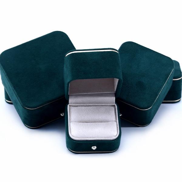 Taille personnalisée et logo personnalisé Boîte de bijoux en velours vert pour bracelet Collier Ring