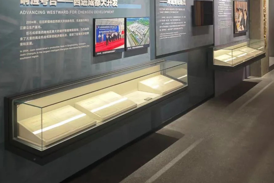 Wall Mount Museum Exhibit Cases Built In LED UV Proof Glass For Historical