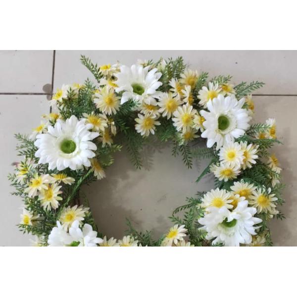53cm Artificial White Yellow Chrysanthemum Wreath With Green Fern