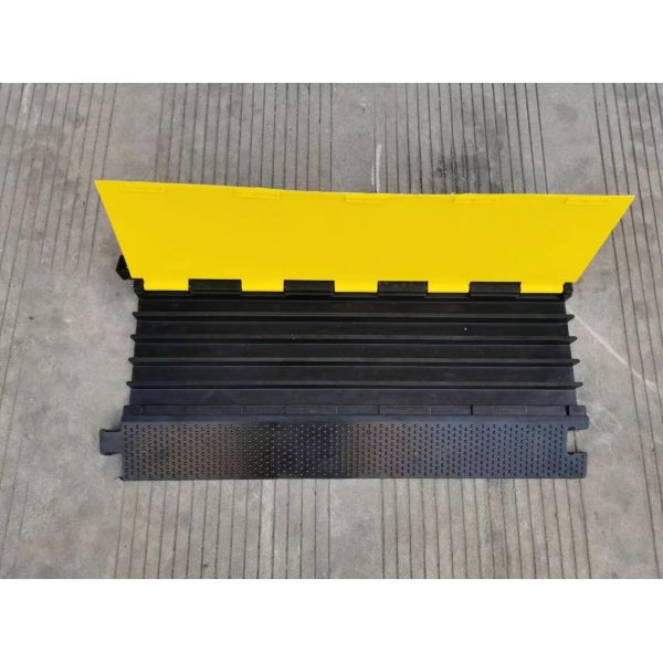  Driveway Portable Rubber Speed Bump 2channel 3 Channel 4 5 Channel Cable Ramp