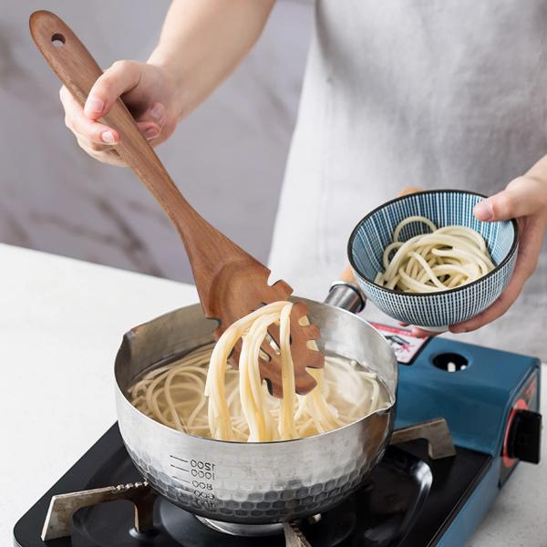 Ложка макаронных изделий ложки кухни домочадца деревянная служа бамбуковая ложка