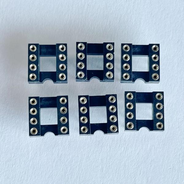 2.54mm 8ピンICソケットコネクタ 女性 直のピンヘッダー PBT 絶縁材料 黒