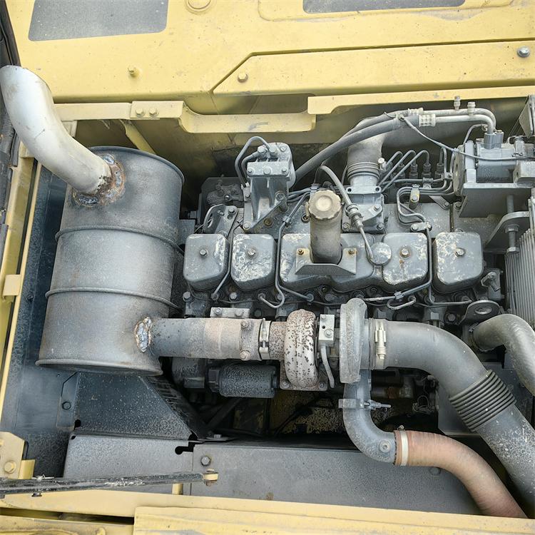 Японский оригинальный использованный экскаватор Komatsu PC200-7 весом 20 тонн в Шанхае