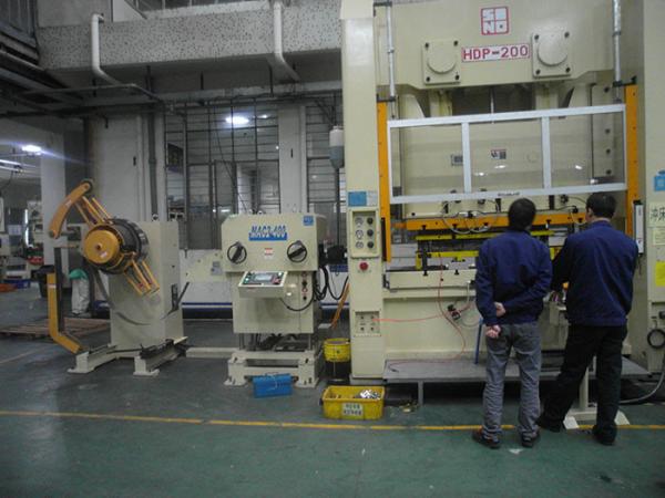 Clip CNC Roller Servo Decoiler Straightener Feeder High Speed Mechanical Gear