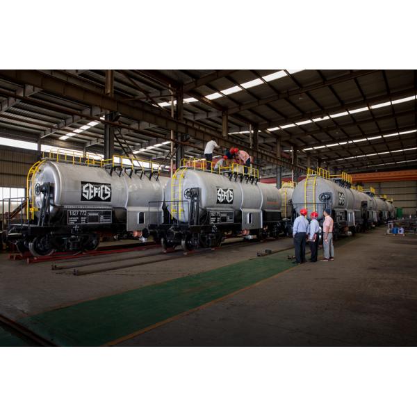 High Reliability Railway Tank Wagons , Train Tank Car 80km/h Maximum Operating Speed