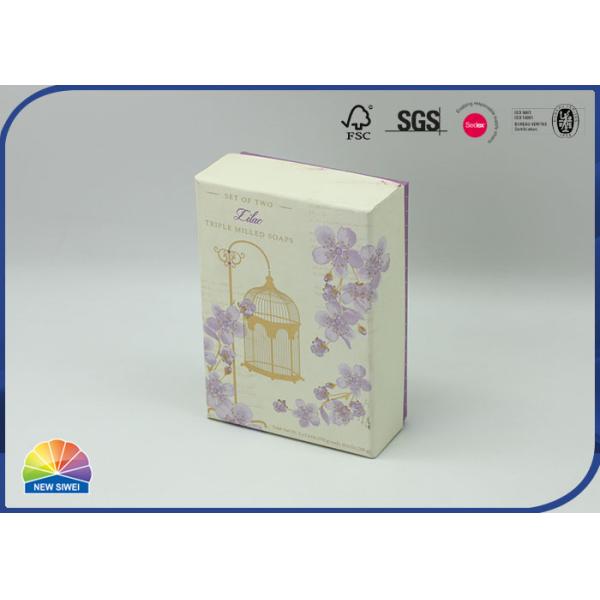 Блестящим украшенный цветком штемпелевать золота картонной коробки