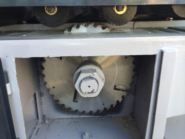 O único rasgo da serração Multiblade da serra de fender viu a largura vendo da máquina 300mm