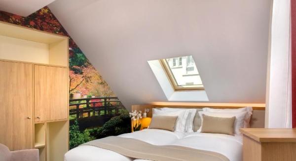 Benin hotel interior design of China furniture manufactuer for bedroom set with wardrobe cabinet and leisure sofa chair