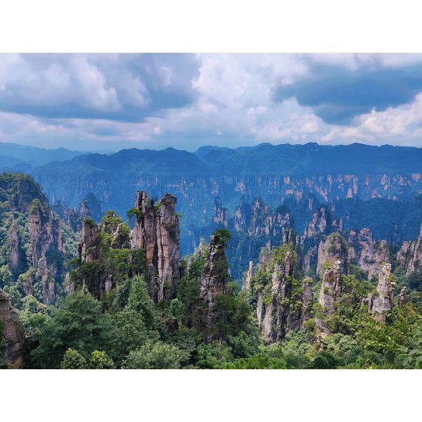 Zhangjiaiie travel/5-Day 4-Night Zhangjiajie Group Tour Guide | Zhangjiajie , Avatar Scenic Area, Tianmen Mountain, Tianmen Cave, Furong Ancient Town, Fenghuang Ancient City and Xiangxi Miao Village