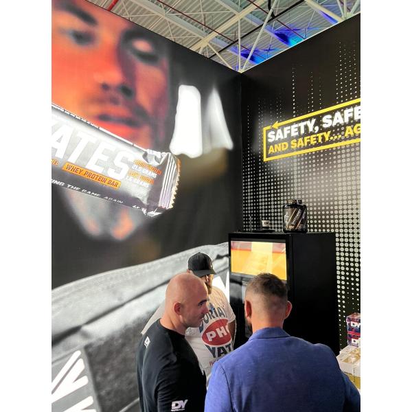 Touch Screen Instant Coffee Vending Machine with 4 Mixers and 3.8L*8 Instant Powder Canisters and High Pressure Espresso Brewer