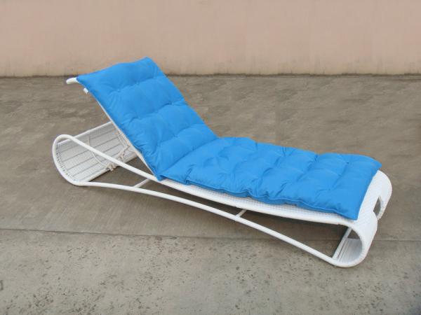 Indoor / Outdoor Rattan Daybed , Wicker Lounge Chair For Living Room
