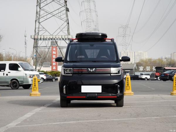 HOT China Medium and large 5-door 7-seat SUV China-made new energy vehicle Wuling EV MINI used car