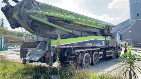 2018 Zoomlion 56m Pompe montée sur camion de béton ZLJ5440THBBE pour les applications sous pression