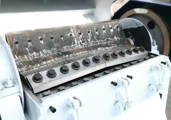 Machine de concassage en acier inoxydable à 6 lames en plastique avec 8-18 mm de maille d'écran 22kw de puissance