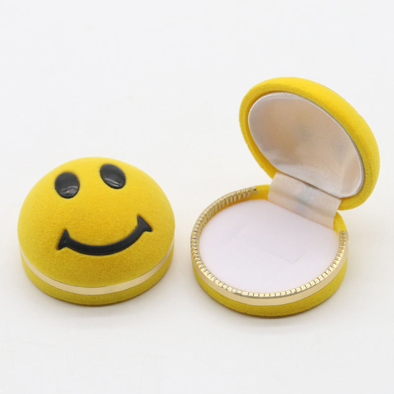 Customizable Velvet Ring Boxes Small Beautiful Round Jewelry Boxes In Various Colors