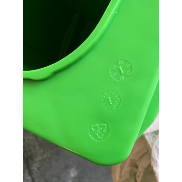 Ящики красных/зеленого цвета пластиковые хлама, ящик Вхэелие 240 литров ненужный для повторно использовать бумагу