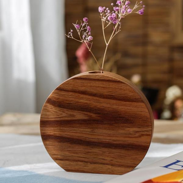 Modern Design Style Wooden Vase Capable of Inserting Flowers for Anniversary Occasion